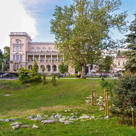 Mocca Next To Crystal Garden And Russian Church Διαμέρισμα